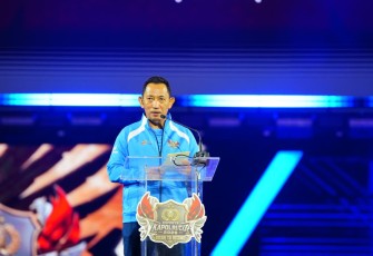 Kapolri Jenderal Polisi Drs. Listyo Sigit Prabowo, M.Si. resmi menutup E-Sports Kapolri Cup 2026 di Indonesia Arena, Jakarta