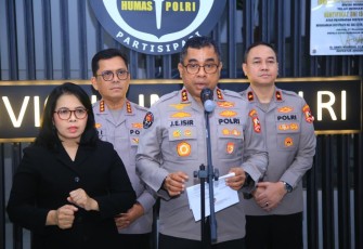 Kadiv Humas Polri Irjen Pol. Johnny Eddizon Isir