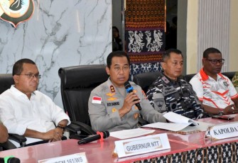 Kapolda NTT dan Gubernur Sampaikan Penanganan Gempa Flores: Fokus Evakuasi, Data Korban, dan Cegah Hoaks