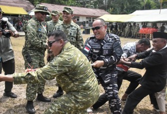 Komandan Komando Daerah TNI Angkatan Laut (Kodaeral) IX, Laksamana Muda TNI Hanarko Djodi Pamungkas, S.H., M.H., menghadiri langsung upacara peringatan HUT ke-81 Kemerdekaan RI yang berlangsung khidmat dan diikuti sekitar 700 peserta