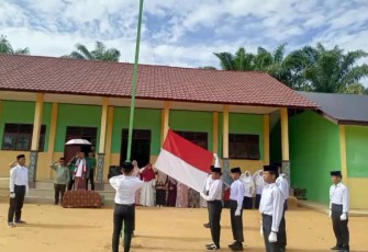 Pesantren Darul Falah Az-Zamzamiyah Ikuti Upacara Peringatan HUT Kemerdekaan RI ke-81
