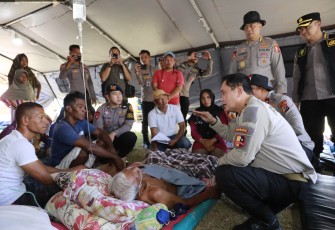 Astamaops Polri Cek Langsung Posko Pengungsi Gempa NTT, Siapkan Dukungan SAR hingga Layanan Medis