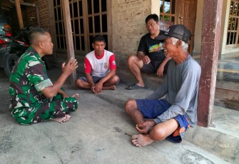 Komsos Upaya Babinsa Kodim Ponorogo Terus Dekat Dengan Warga