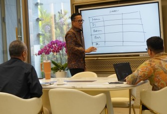 Kepala BP BUMN sekaligus COO Danantara, Dony Oskaria, menggelar pertemuan bersama Direktur Utama PT Dahana (Persero) pada 18 Agustus 2026