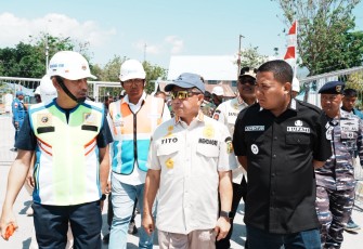 Mendagri Tito Tinjau Lokasi Terdampak Gempa di Pelabuhan Laurentius Say Maumere
