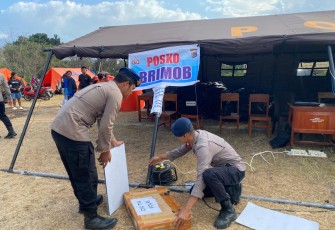 Personel Korbrimob Polri Terus Bergerak, Evakuasi Korban dan Penuhi Kebutuhan Warga Terdampak Gempa