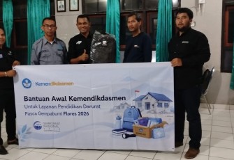 Kemendikdasmen Salurkan Santunan dan Bantuan pada Murid dan Guru Terdampak Gempa NTT