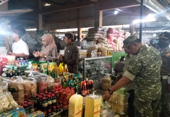 TNI-Polri dan Pemda Trenggalek Pantau Harga Bahan Pokok di Pasar