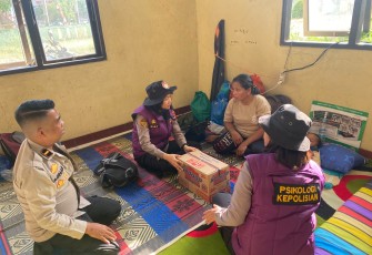 Polri Berikan Konseling dan Trauma Healing bagi Korban Gempa di Manggarai Barat