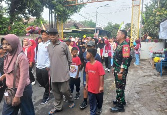 Jalan Sehat Meriahkan HUT RI ke-81, Warga Banjarsari Kulon Antusias Jaga Kebugaran dan Kesehatan