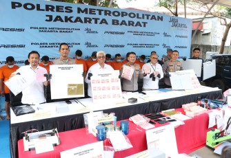 Polres Jakbar Ungkap Sindikat Produksi dan Peredaran Upal, Cetak Puluhan Ribu Lembar Sejak Januari