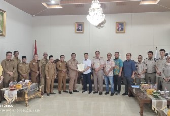 Bupati Aceh Singkil Terima Sertifikat Lahan Sekolah Rakyat