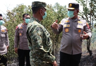 Kapolda Kaltim Turun Langsung Pantau Titik Api di Balikpapan