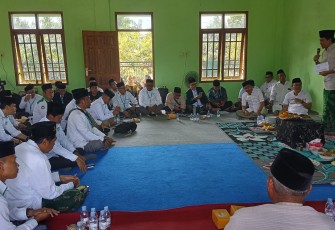 Bakal Calon Ketua Umum PBNU KH Yusuf Chudlori atau Gus Yusuf pasang badan. Di depan ratusan PCNU saat Muktamar ke-35, ia menyerukan perlawanan terhadap aturan yang dinilai menjegal kader terbaik NU