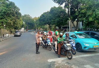 Polisi Pastikan Situasi Pejompongan-Petamburan Terkendali, Warga Tetap Beraktivitas Seperti Biasa