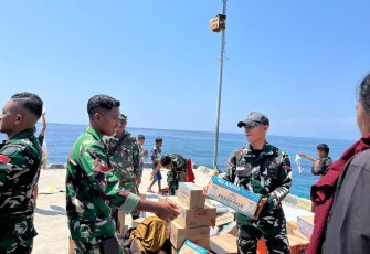 Hari Kedelapan Belas Penanganan Gempa NTT, TNI Kirim 1.054,603 Ton Bantuan