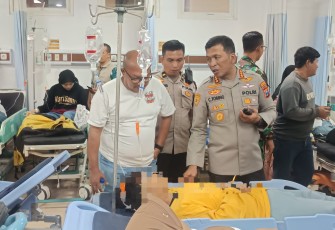 Kapolresta Sidoarjo Cek Kondisi Santri Ponpes Manbaul Hikam di Rumah Sakit
