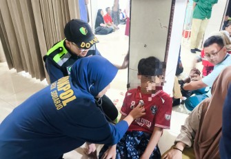 Tim Dokkes Polresta Sidoarjo Cek Kesehatan Ratusan Santri di Tanggulangin