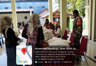 Penyaluran bantuan pangan di wilayah desa binaan