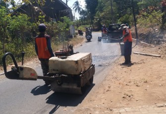 DPUBM Kabupaten Malang Perbaiki Jalan Berlubang di Dusun Druju, Warga Apresiasi