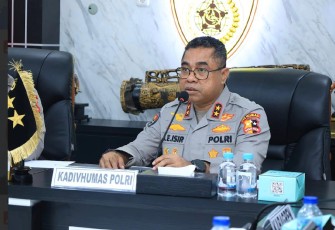 Kepala Divisi Humas Polri Irjen Pol. Johnny Eddizon Isir 