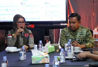 Deputi Bidang Logistik dan Peralatan BNPB, Andi Eviana, memimpin rapat evaluasi Posduklognas Halim pada Senin (7/9) di Posduklognas Halim Perdanakusuma, Jakarta