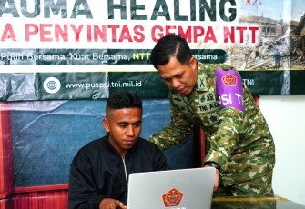 Puspsi TNI Berikan Trauma Healing bagi Relawan TNI dan Persit Penyintas Gempa NTT