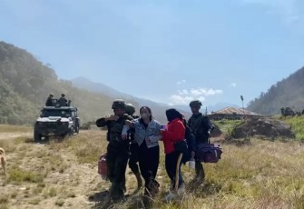 Pangkoops TNI Habema Perintahkan Evakuasi Udara Ibu Sinta dari Mbua