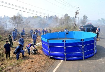 Lanud Sjamsudin Noor Kerahkan Tangki Portable dan Gambut Injection di Kawasan Ring I Bandara Sjamsudin Noor Atasi Titik Api Karhutla
