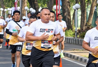 Ribuan peserta memeriahkan Fun Run dalam rangka memperingati HUT ke-81 Tentara Nasional Indonesia (TNI) yang digelar di Kota Malang, Jawa Timur, Minggu (20/9/2026)