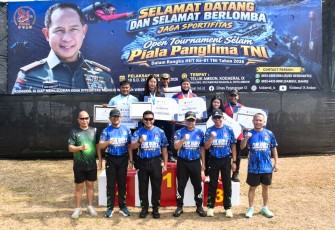 Tempuh Rute Poka - Mako Kodaeral lX, Ribuan Pelari Meriahkan Fun Run HUT ke-81 TNI di Ambon
