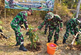 Tanam Pohon di Brumbun, Babinsa Wungu Ajak Warga Jaga Lingkungan untuk Generasi Mendatang