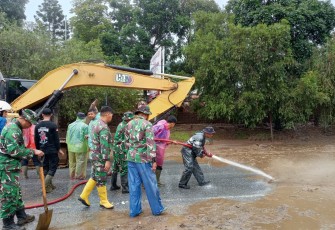 Gerak Cepat TNI Bantu Tangani Dampak Banjir Bandang di Kabupaten Solok Sumbar