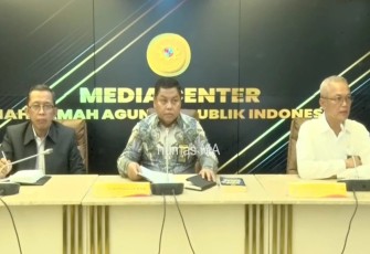 Juru Bicara MA, Heru Pramono dalam konferensi pers di Gedung MA, Jakarta, Senin (12/10)