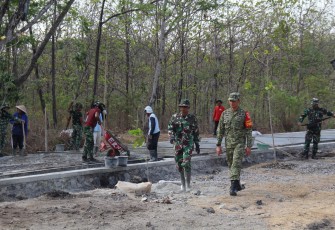 Dansatgas TMMD Reguler ke-130 Tinjau Betonisasi, Kodim Klaten Dorong Pembangunan Desa Trucuk
