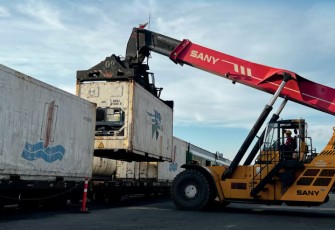 KAI Logistik Optimalkan KA Kontainer Reefer, Jaga Distribusi Pangan Segar Selama Natal dan Tahun Baru