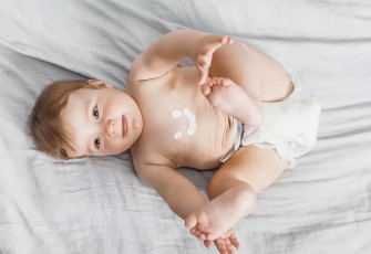 Kenali Kandungan Skincare Bayi: Mana yang Aman, Mana yang Sebaiknya Dihindari