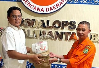 PTPN Group melalui PTPN IV Regional V Salurkan Bantuan untuk Mendukung Penanganan Karhutla di Kalimantan