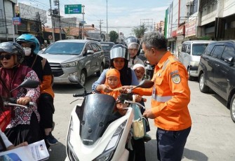 Sosialisasi di perlintasan No. 102, Jl. KH Mas Mansyur