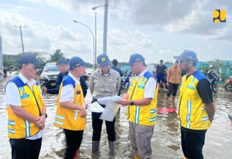 Menteri PU Dody Hanggodo Tinjau Banjir Bekasi dan Pastikan Penanganan Terpadu