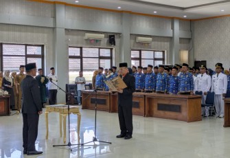 Bupati Pasaman, Welly Suhery, resmi melantik dan mengambil sumpah jabatan terhadap 120 pejabat di lingkungan Pemerintah Kabupaten Pasaman, Senin (2/3/2026)
