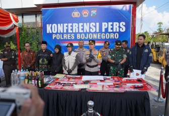 Polres Bojonegoro Bongkar Jaringan Peredaran Sabu dan Ganja