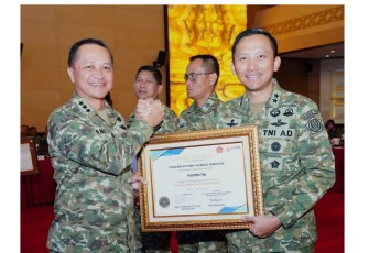 ebanyak lima Satuan Kerja (Satker) TNI, yakni Babinkum dan HAM TNI, Puspen TNI, Pusinfolahta TNI, Pusbintal TNI, dan Satkomlek TNI, berhasil meraih predikat Wilayah Bebas dari Korupsi (WBK) sebagai bagian dari upaya memperkuat transparansi dan akuntabilitas kinerja