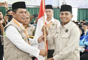 Gubernur Ansar Lepas Kloter Pertama Haji