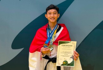 Aziz Hidayat