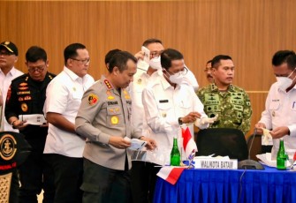 Pemusnahan barang bukti psikotropika jenis ketamine seberat 1,3 ton hasil penggagalan penyelundupan di perairan Tanjung Berakit, Kepulauan Riau.