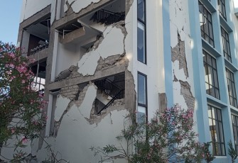 Kondisi kerusakan Dinding Gedung Kampus Unika Santu Paulus Ruteng.  Foto:Istimewa/Kordianus Lado