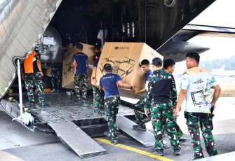 Penyaluran peralatan pendukung dari Kementerian Pertahanan (Kemhan) menuju Palangkaraya, Kalimantan Tengah, melalui Lanud Halim Perdanakusuma, Jakarta Timur, Sabtu (12/9/2026).