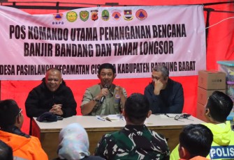 Kepala BNPB Apresiasi Kinerja Tim SAR Evakuasi Korban Longsor Cisarua