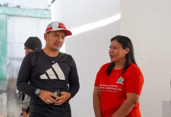 Wali Kota Tebing Tinggi, H. Iman Irdian Saragih, memimpin aksi gotong royong bersama jajaran Aparatur Sipil Negara (ASN) di lingkungan Pemko Tebing Tinggi, Sabtu (17/01/2026)